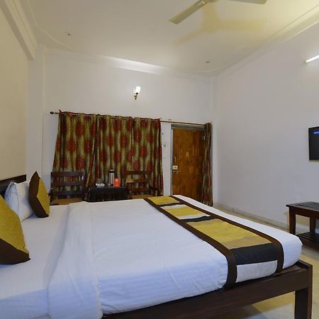 אודייפור Oyo 1159 Hotel Chandra Prakash מראה חיצוני תמונה