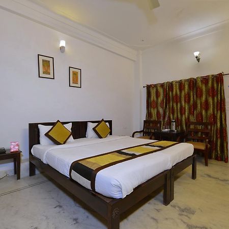 אודייפור Oyo 1159 Hotel Chandra Prakash מראה חיצוני תמונה