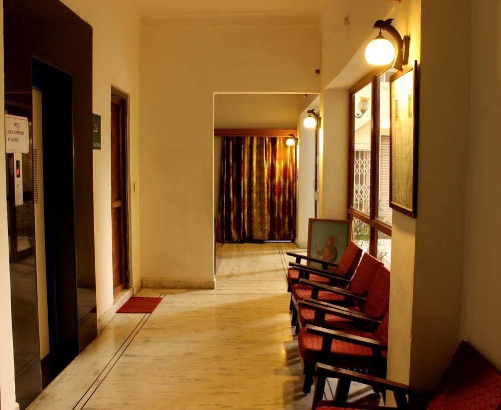 אודייפור Oyo 1159 Hotel Chandra Prakash מראה חיצוני תמונה