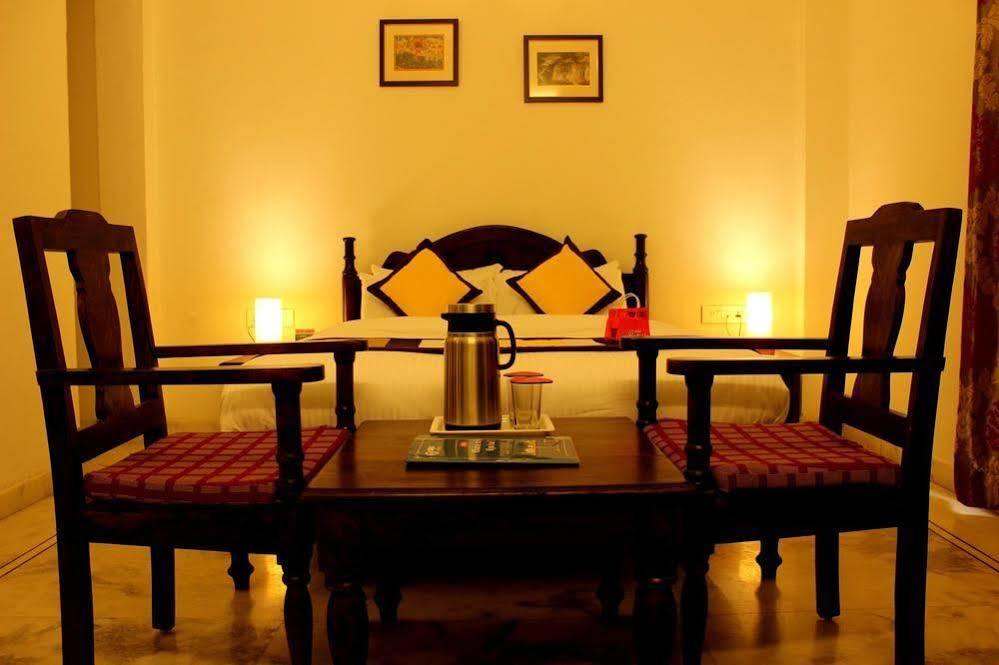 אודייפור Oyo 1159 Hotel Chandra Prakash מראה חיצוני תמונה