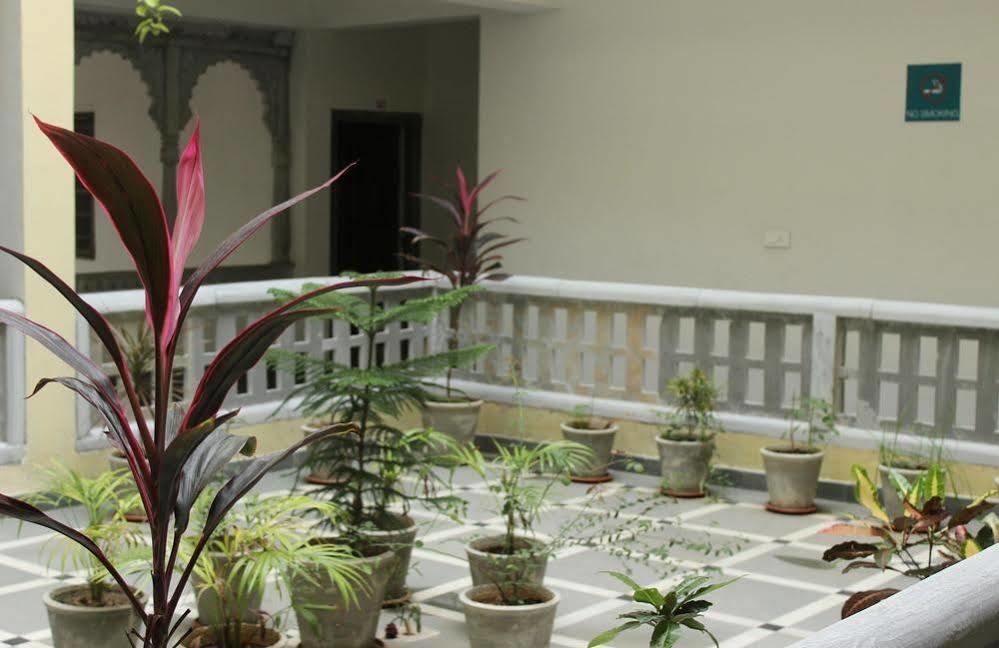 אודייפור Oyo 1159 Hotel Chandra Prakash מראה חיצוני תמונה