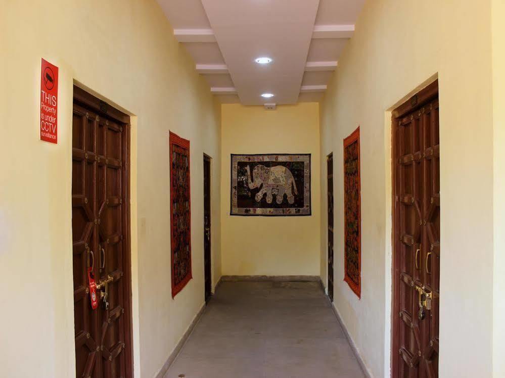 אודייפור Oyo 1159 Hotel Chandra Prakash מראה חיצוני תמונה