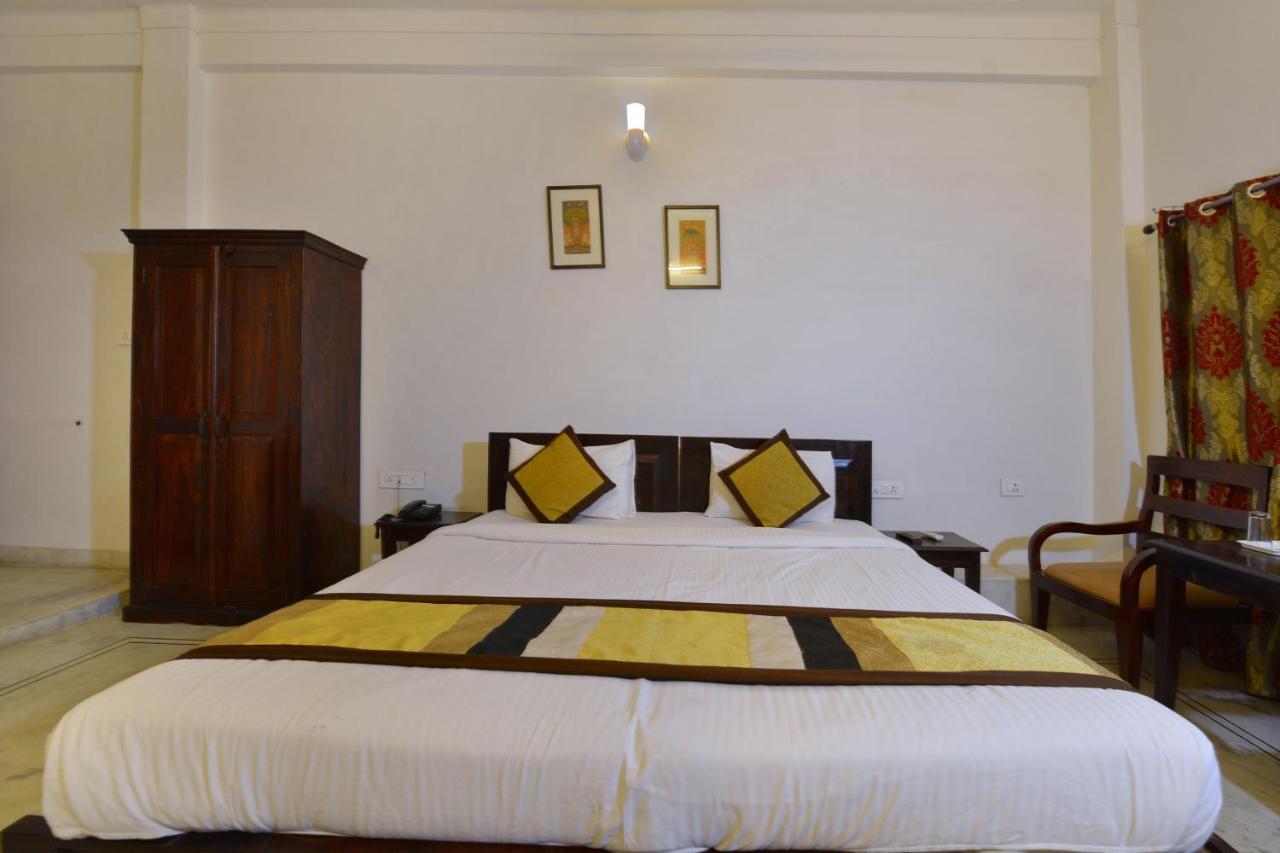 אודייפור Oyo 1159 Hotel Chandra Prakash מראה חיצוני תמונה