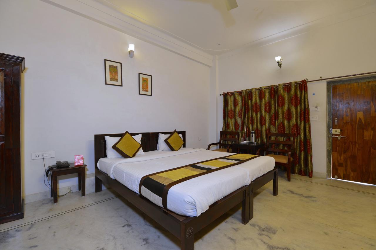 אודייפור Oyo 1159 Hotel Chandra Prakash מראה חיצוני תמונה