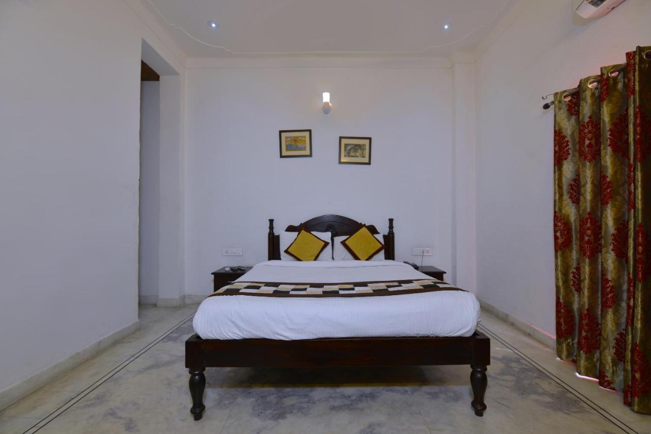 אודייפור Oyo 1159 Hotel Chandra Prakash מראה חיצוני תמונה